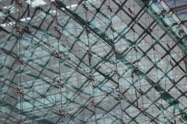 Patrón arquitectónico abstracto, fachada de vidrio del edificio moderno —  Fotos de Stock