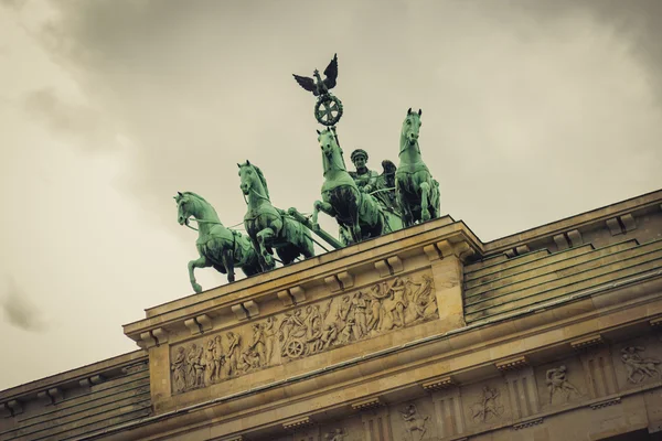 Topo do portão de Brandemburgo (Brandenburger Tor) em Berlim — Fotografia de Stock