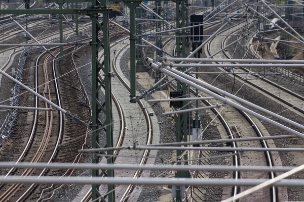 Spoorweg, rolbanen, spoorwegen en macht voedingsleidingen — Stockfoto