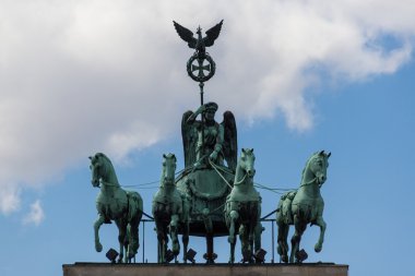 Berlin sembolü - üst kısmındaki brandenburger Tor (brandenburg kapısı)