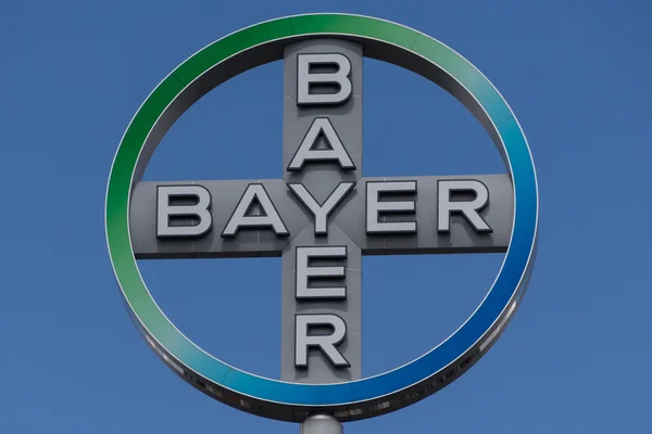 Bayer Logo / Emblem der bayer ag — Stockfoto