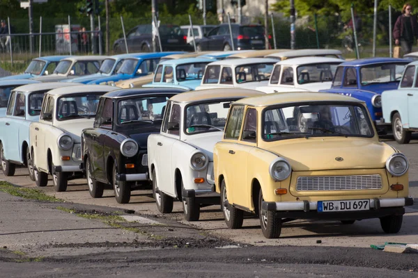 Grupo de coches Trabant en alquiler para visitas guiadas en Berlín — Foto de Stock