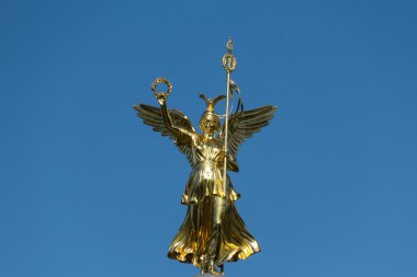 Zafer sütunu heykel izole - (Siegessaeule) Berlin 