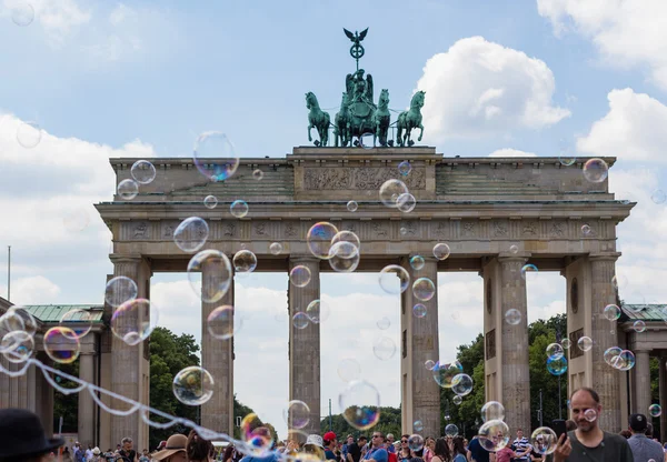 Soap Bubbles Many People Brandenburg Gate — Stock Photo, Image