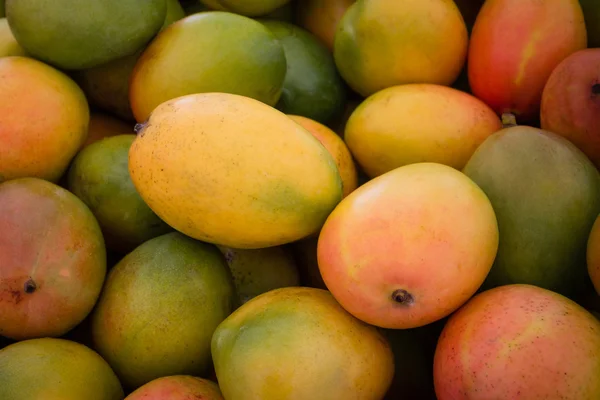 Pilha Frutas Frescas Manga Close Fundo Manga — Fotografia de Stock