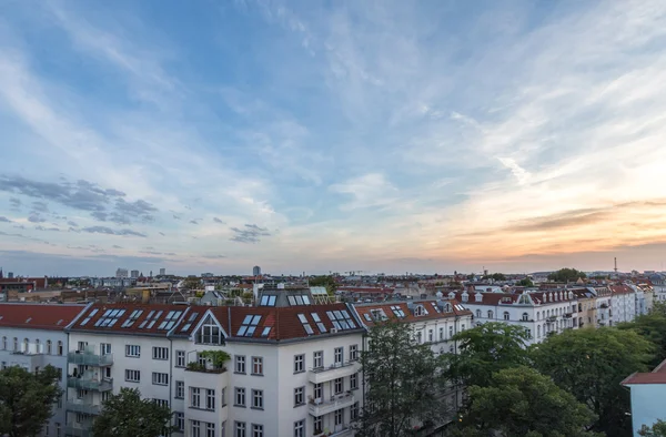 Pohled Přes Střechy Městské Panorama Při Západu Slunce — Stock fotografie