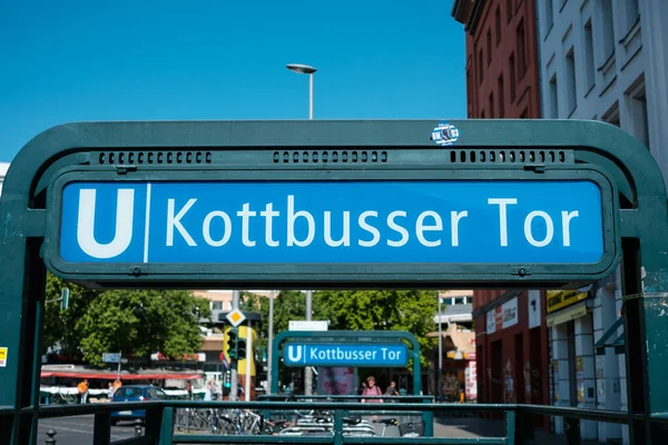 Берлин Германия Июнь 2021 Знак Станции Метро Kottbusser Tor Берлине — стоковое фото