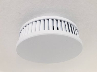 Tavanda duman dedektörü, yangın alarmı aygıtı -