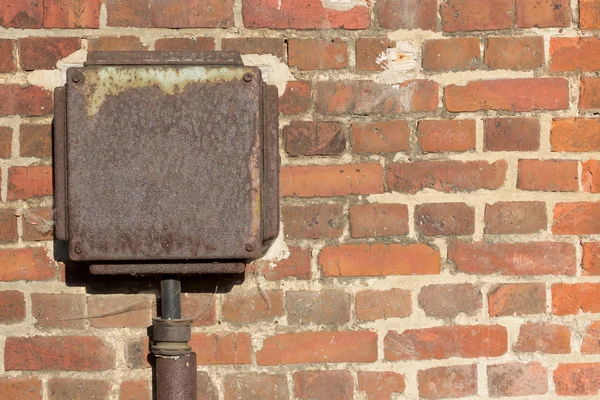 Red brick wall, space for text, old metal box — Stock Photo, Image