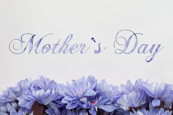用花装饰的母亲节快乐一天卡 — 图库照片