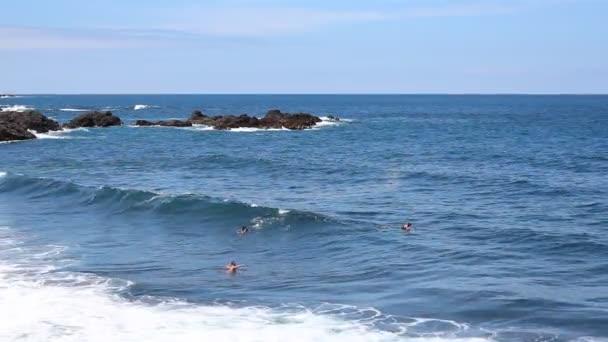 海の波の水平方向のビュー — ストック動画