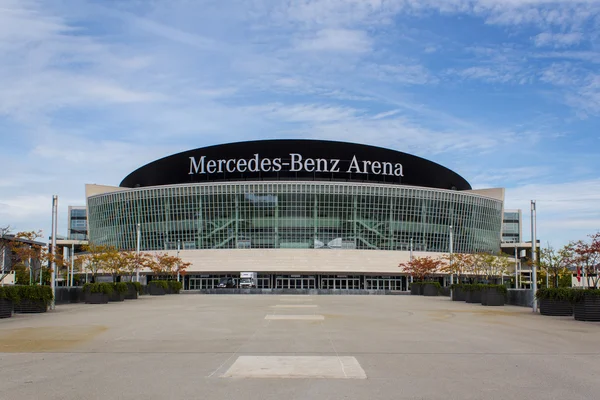 Mercedes Benz Arena fasáda v Berlíně, Německo. — Stock fotografie