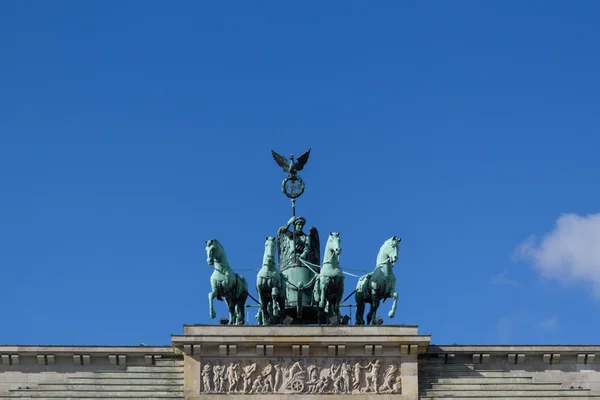Oben am brandenburger tor / quadriga, berlin, deutschland — Stockfoto