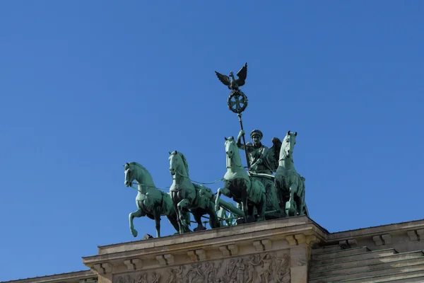 Haut de la porte de brandenburg / Quadriga, Berlin, Allemagne — Photo