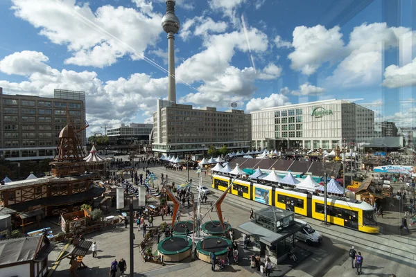 Πύργο της τηλεόρασης και Alexanderplatz στο Βερολίνο, Γερμανία. — Φωτογραφία Αρχείου