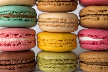 renkli macarons. yığılmış macaroons.