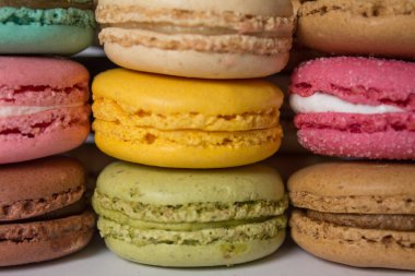 renkli macarons. yığılmış macaroons.