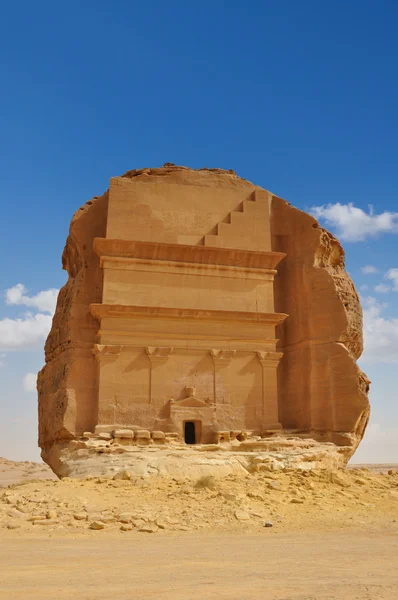 Túmulo no sítio arqueológico paisagem deserto — Fotografia de Stock