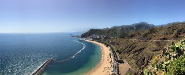 Okyanus panoramik görünümü - plaj, sahil, deniz ve mavi gökyüzü