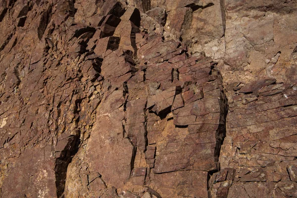 Textura de piedra agrietada primer plano - grieta de roca — Foto de Stock