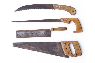 Vintage araçları - set eski testereleri, üzerinde beyaz izole el testereleri