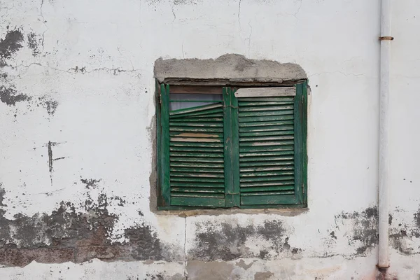 Stare drewniane okna migawki - tło ściana — Zdjęcie stockowe