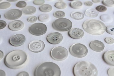 Beyaz arka plan üzerinde çeşitli sayıda buton