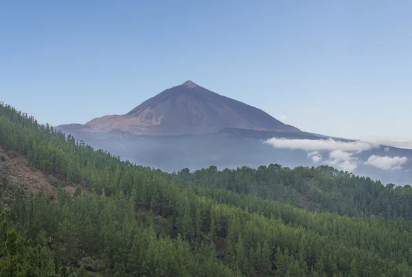 Pico de teide, montaña sobre las nubes, Tenerife, España — Foto de Stock