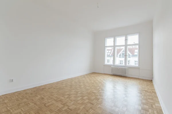 Habitación vacía, piso recién reformado con suelo de madera , —  Fotos de Stock