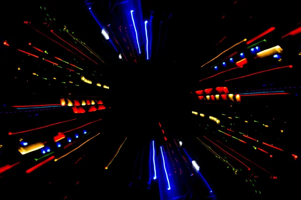 Abstracte lichteffecten bij nacht, kleurrijke strepen van licht — Stockfoto