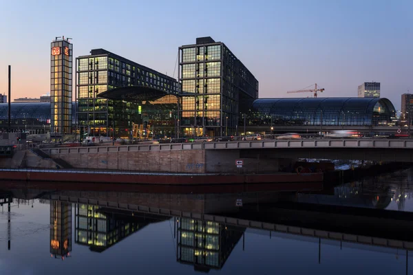 Berlin central station (Hauptbahnhof) at night — Stock Photo, Image