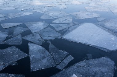 kayan buzlar su - buzlu kış arka plan