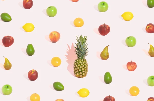 Verschillende Fruit Patroon Pastel Roze Achtergrond Met Grote Ananas Het — Stockfoto