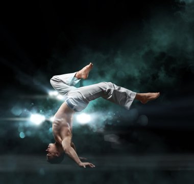 erkek savaşçı trenler capoeira