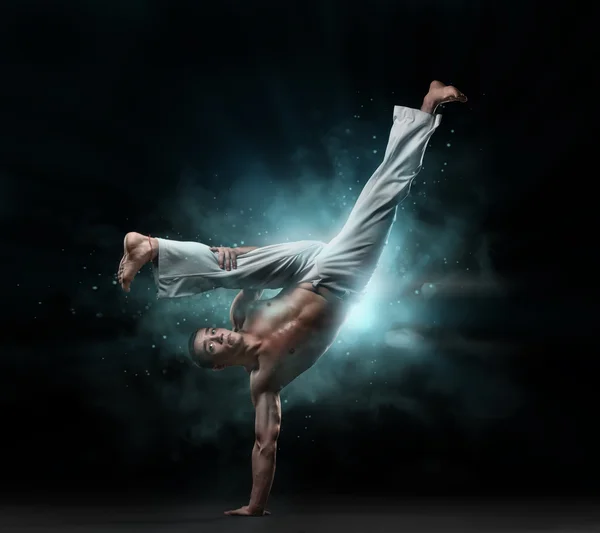 erkek savaşçı trenler capoeira