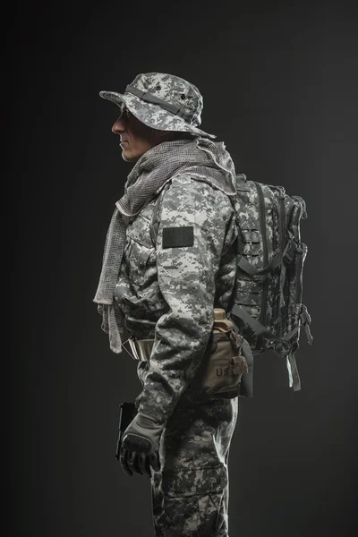 Special forces soldier man with gun on a  dark background — Stock Photo, Image