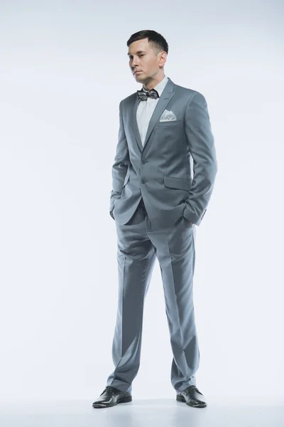 Retrato de um homem de negócios bonito elegante no fundo branco — Fotografia de Stock