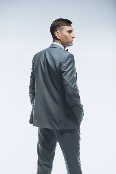 Elegancki, przystojny biznesmen, na białym tle portret — Zdjęcie stockowe