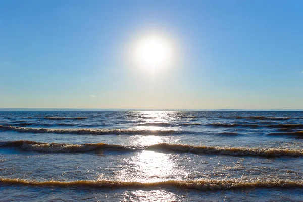 Soleil Couchant Lumineux Dans Ciel Sans Nuages Sur Mer Des — Photo