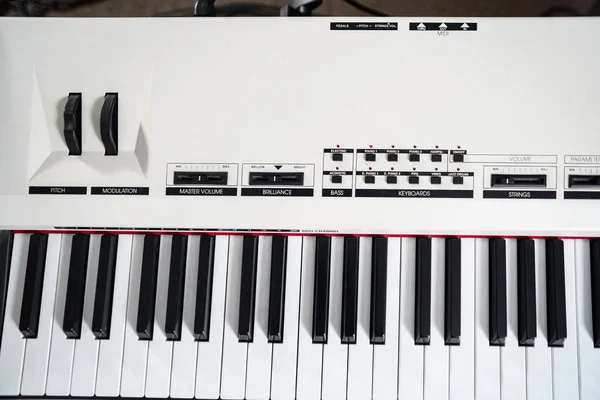 Клавіатура Синтезатора Взята Крупним Планом — стокове фото