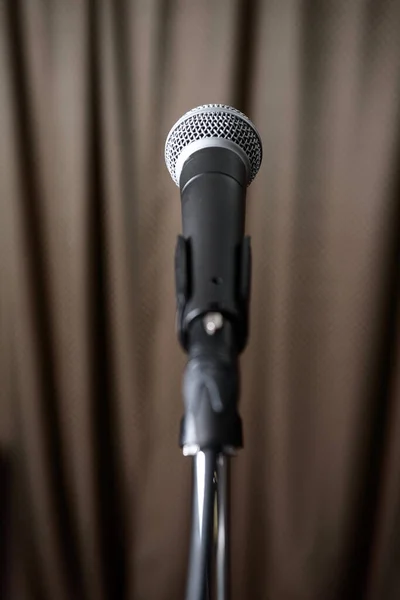 Gray Microphone Stand Stands Stage Background Brown Curtain — Stock Photo, Image