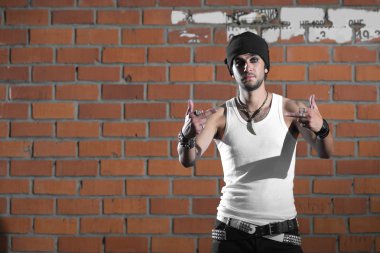 Punk rocker şık adam