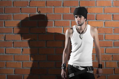 Punk rocker şık adam