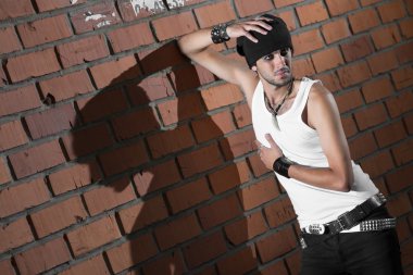 Punk rocker şık adam