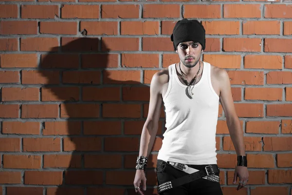 Punk rocker şık adam