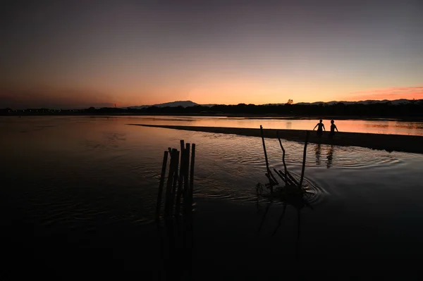 Paisaje vista del río Ping en la provincia de Tak, Tailandia —  Fotos de Stock