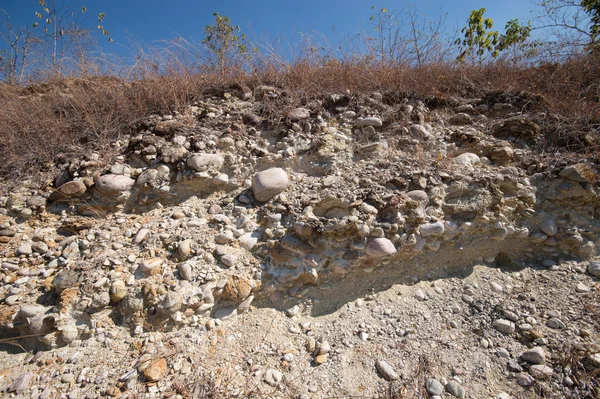 Geologische wetenschappen, onder het asfalt en de laag van de bodem — Stockfoto