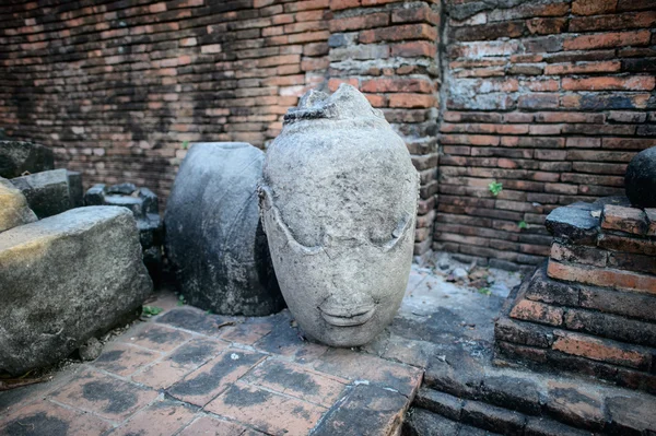 Sculpture at Wat Chaiwatthanaram, a Buddhist temple in the city — Stock Photo, Image