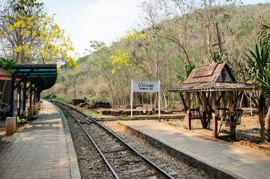 Demiryolu Köprüsü tham krasae Kanchanaburi Tayland.