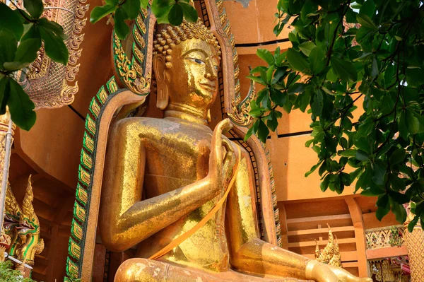 Big golden Buddha in tiger cave temple, Kanchanaburi province Th — Stock Photo, Image